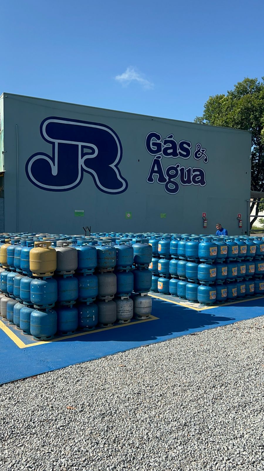 Serviço de entrega de gás e água